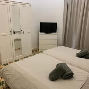2-bedroom-apartment-in-the-centre-of-valletta.qawrahotelsmalta.org/
